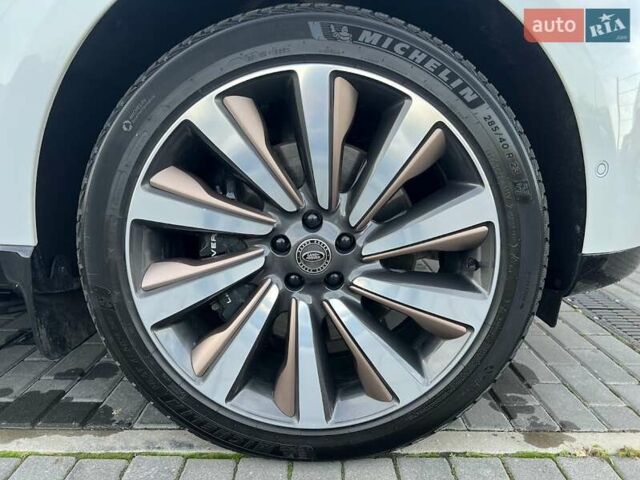 Белый Ленд Ровер Рендж Ровер, объемом двигателя 4.39 л и пробегом 48 тыс. км за 179000 $, фото 35 на Automoto.ua