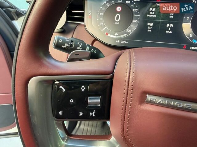 Белый Ленд Ровер Рендж Ровер, объемом двигателя 3 л и пробегом 46 тыс. км за 175000 $, фото 24 на Automoto.ua