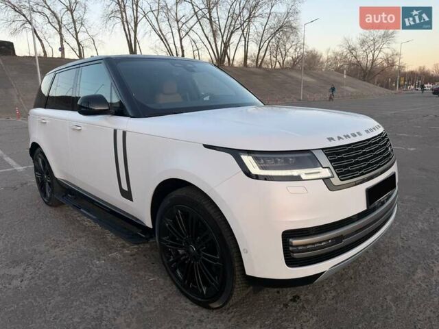 Белый Ленд Ровер Рендж Ровер, объемом двигателя 4.39 л и пробегом 56 тыс. км за 155000 $, фото 1 на Automoto.ua