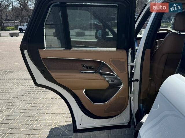 Білий Ленд Ровер Рендж Ровер, об'ємом двигуна 3 л та пробігом 18 тис. км за 175000 $, фото 16 на Automoto.ua