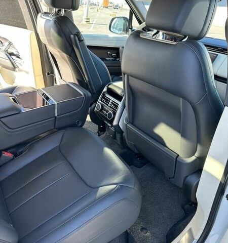 Білий Ленд Ровер Рендж Ровер, об'ємом двигуна 3 л та пробігом 80 тис. км за 150000 $, фото 32 на Automoto.ua