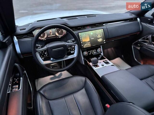 Белый Ленд Ровер Рендж Ровер, объемом двигателя 4.39 л и пробегом 20 тыс. км за 156000 $, фото 26 на Automoto.ua