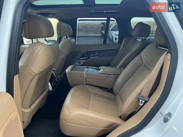 Белый Ленд Ровер Рендж Ровер, объемом двигателя 4.39 л и пробегом 48 тыс. км за 179000 $, фото 27 на Automoto.ua