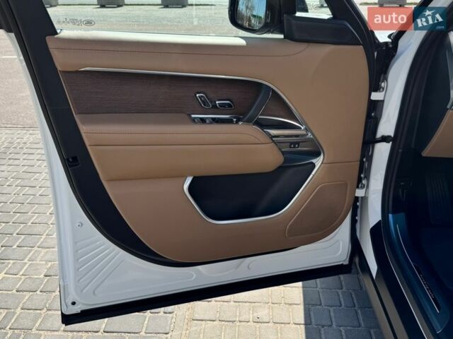 Білий Ленд Ровер Рендж Ровер, об'ємом двигуна 3 л та пробігом 18 тис. км за 175000 $, фото 9 на Automoto.ua