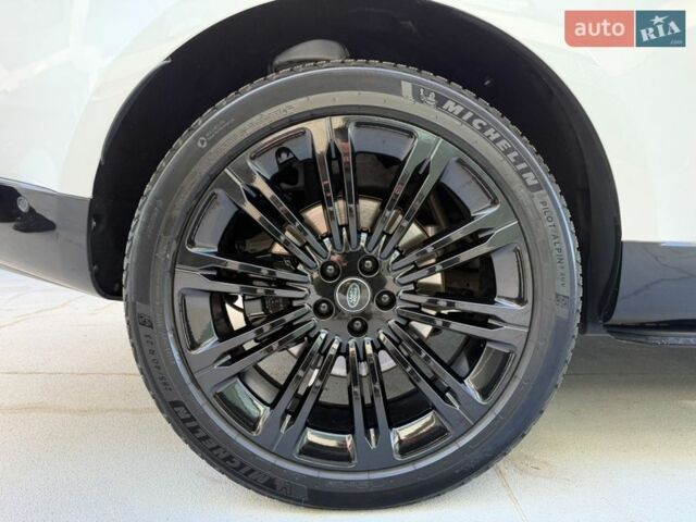 Белый Ленд Ровер Рендж Ровер, объемом двигателя 3 л и пробегом 46 тыс. км за 175000 $, фото 4 на Automoto.ua