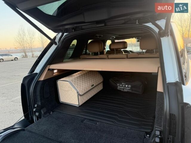 Белый Ленд Ровер Рендж Ровер, объемом двигателя 4.39 л и пробегом 56 тыс. км за 155000 $, фото 4 на Automoto.ua