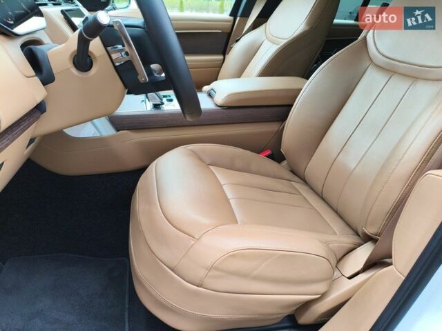 Білий Ленд Ровер Рендж Ровер, об'ємом двигуна 4.39 л та пробігом 72 тис. км за 149219 $, фото 59 на Automoto.ua