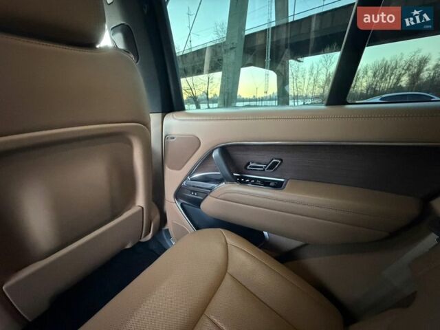 Белый Ленд Ровер Рендж Ровер, объемом двигателя 4.39 л и пробегом 56 тыс. км за 155000 $, фото 6 на Automoto.ua