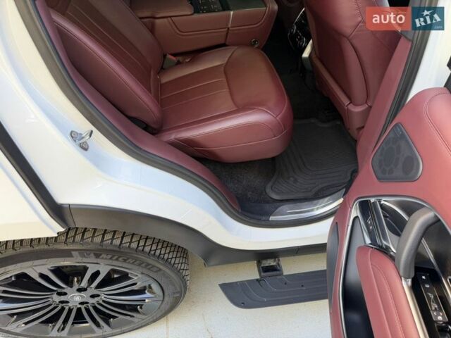 Белый Ленд Ровер Рендж Ровер, объемом двигателя 3 л и пробегом 46 тыс. км за 175000 $, фото 42 на Automoto.ua