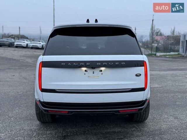 Белый Ленд Ровер Рендж Ровер, объемом двигателя 4.39 л и пробегом 20 тыс. км за 156000 $, фото 4 на Automoto.ua