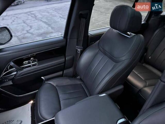 Белый Ленд Ровер Рендж Ровер, объемом двигателя 4.39 л и пробегом 20 тыс. км за 156000 $, фото 31 на Automoto.ua