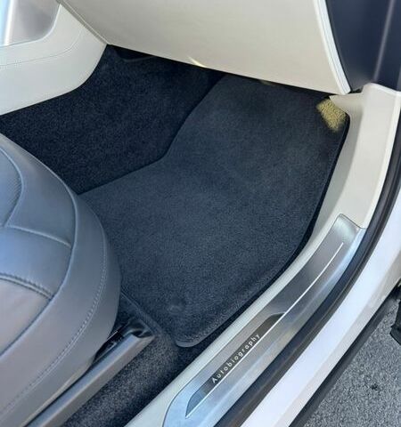 Білий Ленд Ровер Рендж Ровер, об'ємом двигуна 3 л та пробігом 80 тис. км за 150000 $, фото 40 на Automoto.ua