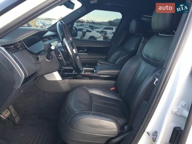 Білий Ленд Ровер Рендж Ровер, об'ємом двигуна 4.39 л та пробігом 33 тис. км за 60000 $, фото 6 на Automoto.ua