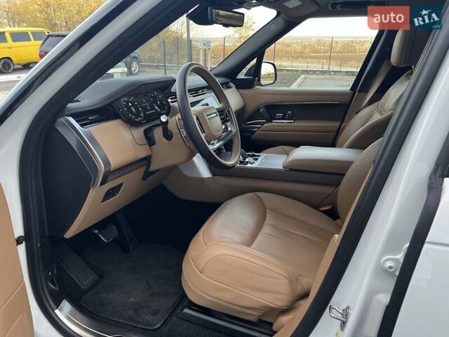 Белый Ленд Ровер Рендж Ровер, объемом двигателя 4.39 л и пробегом 48 тыс. км за 179000 $, фото 8 на Automoto.ua