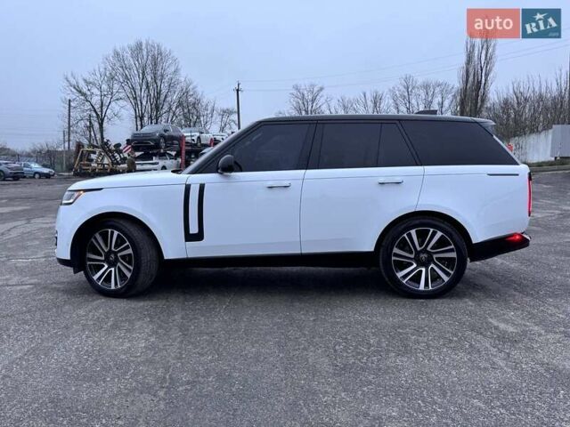 Белый Ленд Ровер Рендж Ровер, объемом двигателя 4.39 л и пробегом 20 тыс. км за 156000 $, фото 6 на Automoto.ua