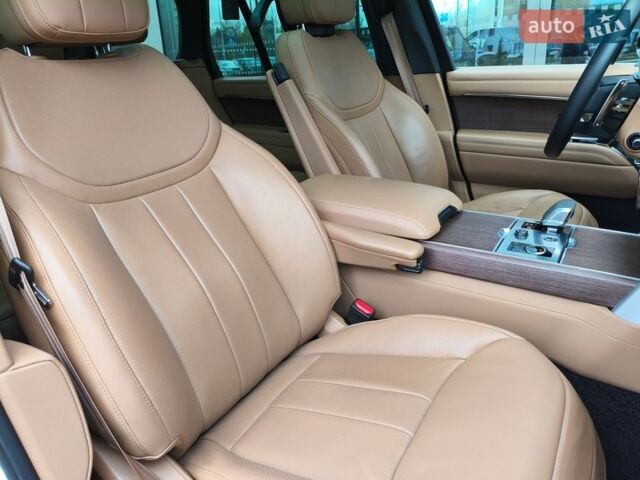 Білий Ленд Ровер Рендж Ровер, об'ємом двигуна 4.39 л та пробігом 72 тис. км за 149219 $, фото 67 на Automoto.ua