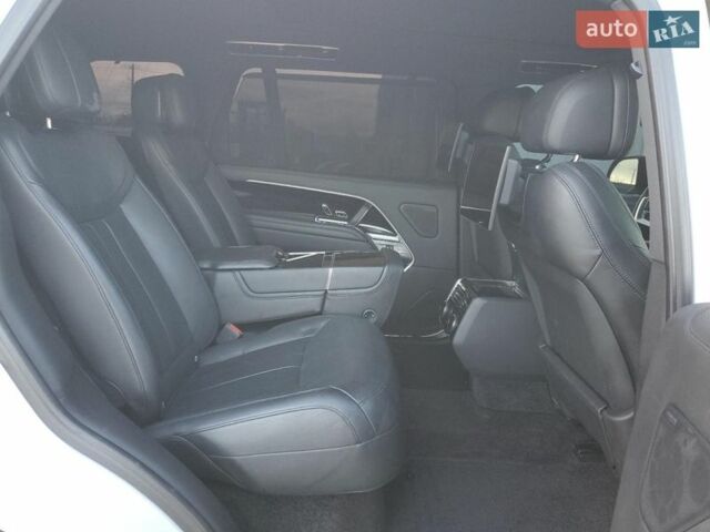 Білий Ленд Ровер Рендж Ровер, об'ємом двигуна 4.39 л та пробігом 33 тис. км за 60000 $, фото 10 на Automoto.ua