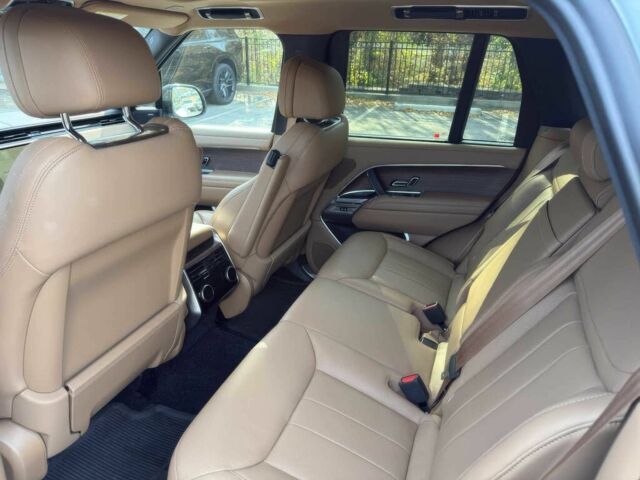 Белый Ленд Ровер Рендж Ровер, объемом двигателя 4.4 л и пробегом 27 тыс. км за 74000 $, фото 9 на Automoto.ua