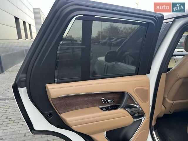 Белый Ленд Ровер Рендж Ровер, объемом двигателя 4.39 л и пробегом 48 тыс. км за 179000 $, фото 28 на Automoto.ua