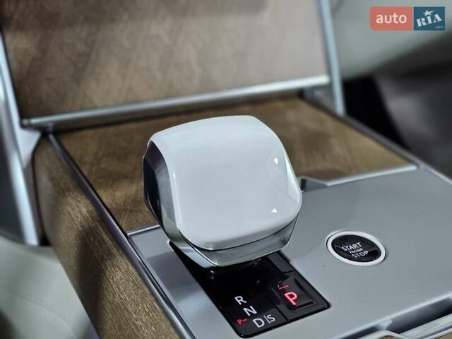 Ленд Ровер Рендж Ровер 2024 у Києві на Automoto.ua Білий Ленд Ровер Рендж Ровер, об'ємом двигуна 4.39 л та пробігом 1 тис. км за 399600 $, фото 44 на Automoto.ua