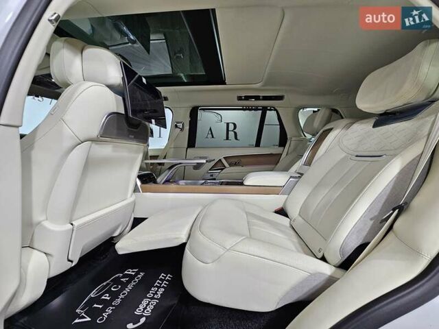 Ленд Ровер Рендж Ровер 2024 у Києві на Automoto.ua Білий Ленд Ровер Рендж Ровер, об'ємом двигуна 4.39 л та пробігом 1 тис. км за 399600 $, фото 15 на Automoto.ua