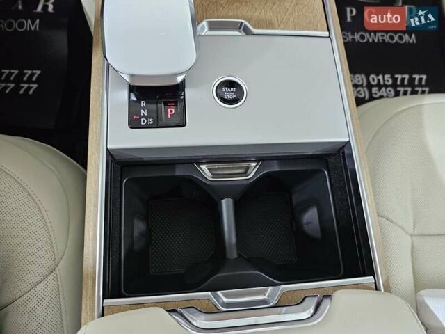 Ленд Ровер Рендж Ровер 2024 у Києві на Automoto.ua Білий Ленд Ровер Рендж Ровер, об'ємом двигуна 4.39 л та пробігом 1 тис. км за 399600 $, фото 43 на Automoto.ua