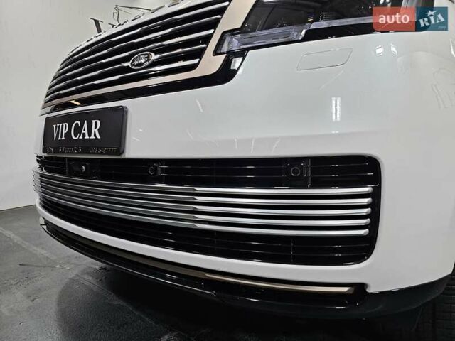 Белый Ленд Ровер Рендж Ровер, объемом двигателя 4.4 л и пробегом 1 тыс. км за 352923 $, фото 4 на Automoto.ua