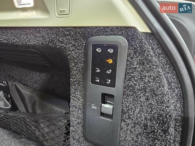 Белый Ленд Ровер Рендж Ровер, объемом двигателя 4.4 л и пробегом 1 тыс. км за 352923 $, фото 11 на Automoto.ua