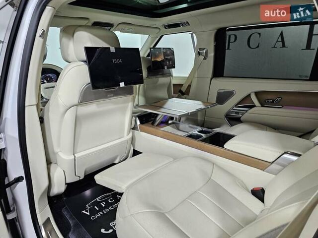 Ленд Ровер Рендж Ровер 2024 у Києві на Automoto.ua Білий Ленд Ровер Рендж Ровер, об'ємом двигуна 4.39 л та пробігом 1 тис. км за 399600 $, фото 14 на Automoto.ua