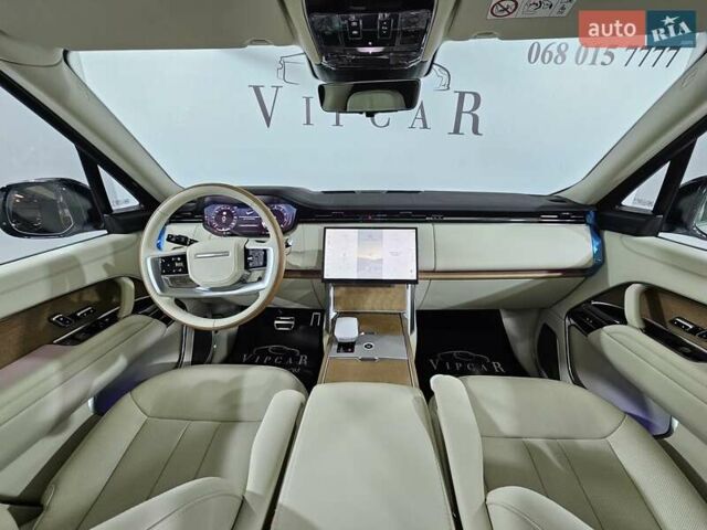 Ленд Ровер Рендж Ровер 2024 у Києві на Automoto.ua Білий Ленд Ровер Рендж Ровер, об'ємом двигуна 4.39 л та пробігом 1 тис. км за 399600 $, фото 31 на Automoto.ua