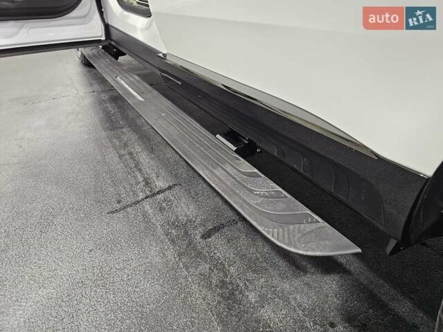 Ленд Ровер Рендж Ровер 2024 у Києві на Automoto.ua Білий Ленд Ровер Рендж Ровер, об'ємом двигуна 4.39 л та пробігом 1 тис. км за 399600 $, фото 65 на Automoto.ua