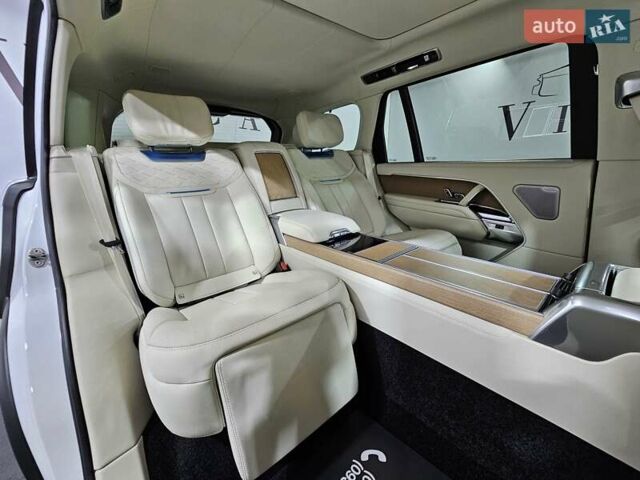 Белый Ленд Ровер Рендж Ровер, объемом двигателя 4.4 л и пробегом 1 тыс. км за 352923 $, фото 8 на Automoto.ua