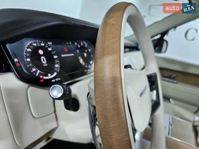 Ленд Ровер Рендж Ровер 2024 у Києві на Automoto.ua Білий Ленд Ровер Рендж Ровер, об'ємом двигуна 4.39 л та пробігом 1 тис. км за 399600 $, фото 64 на Automoto.ua