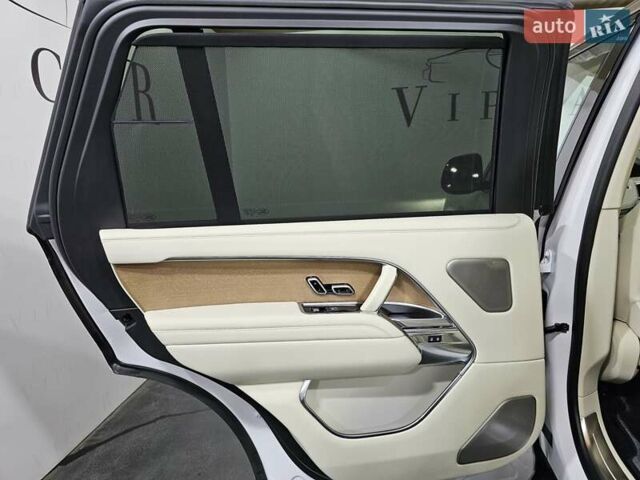 Ленд Ровер Рендж Ровер 2024 у Києві на Automoto.ua Білий Ленд Ровер Рендж Ровер, об'ємом двигуна 4.39 л та пробігом 1 тис. км за 399600 $, фото 12 на Automoto.ua