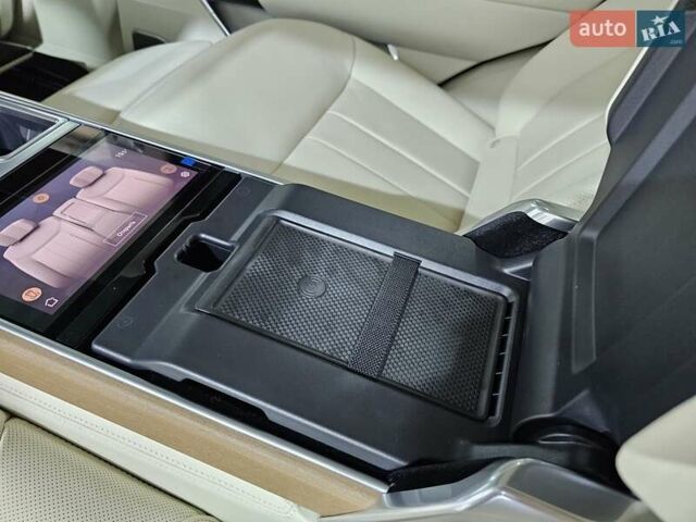 Белый Ленд Ровер Рендж Ровер, объемом двигателя 4.4 л и пробегом 1 тыс. км за 352923 $, фото 21 на Automoto.ua