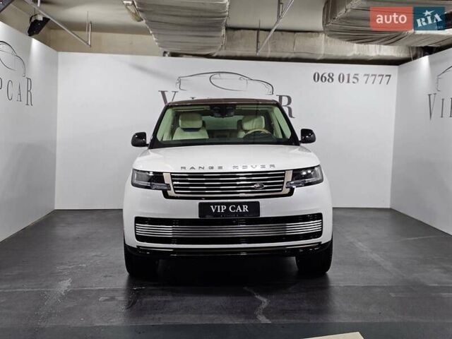 Ленд Ровер Рендж Ровер 2024 у Києві на Automoto.ua Білий Ленд Ровер Рендж Ровер, об'ємом двигуна 4.39 л та пробігом 1 тис. км за 399600 $, фото 2 на Automoto.ua