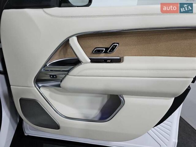 Белый Ленд Ровер Рендж Ровер, объемом двигателя 4.4 л и пробегом 1 тыс. км за 352923 $, фото 40 на Automoto.ua