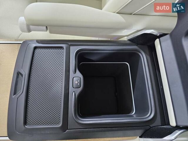 Ленд Ровер Рендж Ровер 2024 у Києві на Automoto.ua Білий Ленд Ровер Рендж Ровер, об'ємом двигуна 4.39 л та пробігом 1 тис. км за 399600 $, фото 42 на Automoto.ua