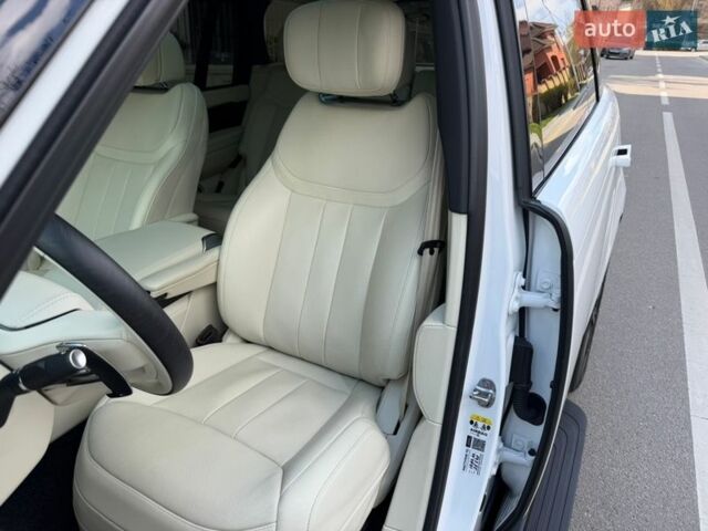 Белый Ленд Ровер Рендж Ровер, объемом двигателя 3 л и пробегом 35 тыс. км за 199000 $, фото 25 на Automoto.ua