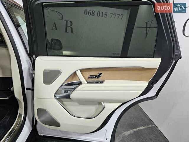 Белый Ленд Ровер Рендж Ровер, объемом двигателя 4.4 л и пробегом 1 тыс. км за 352923 $, фото 25 на Automoto.ua