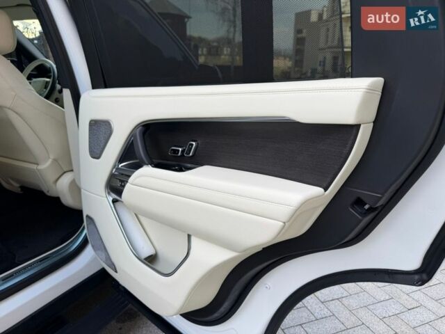 Белый Ленд Ровер Рендж Ровер, объемом двигателя 3 л и пробегом 35 тыс. км за 199000 $, фото 48 на Automoto.ua