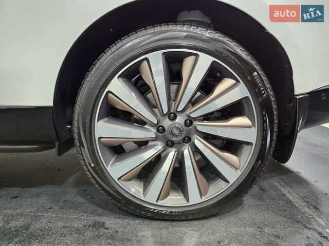 Ленд Ровер Рендж Ровер 2024 у Києві на Automoto.ua Білий Ленд Ровер Рендж Ровер, об'ємом двигуна 4.39 л та пробігом 1 тис. км за 399600 $, фото 69 на Automoto.ua