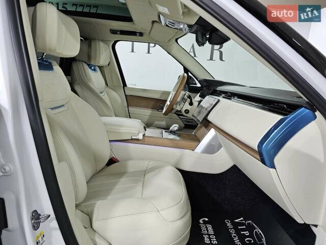 Белый Ленд Ровер Рендж Ровер, объемом двигателя 4.4 л и пробегом 1 тыс. км за 352923 $, фото 38 на Automoto.ua