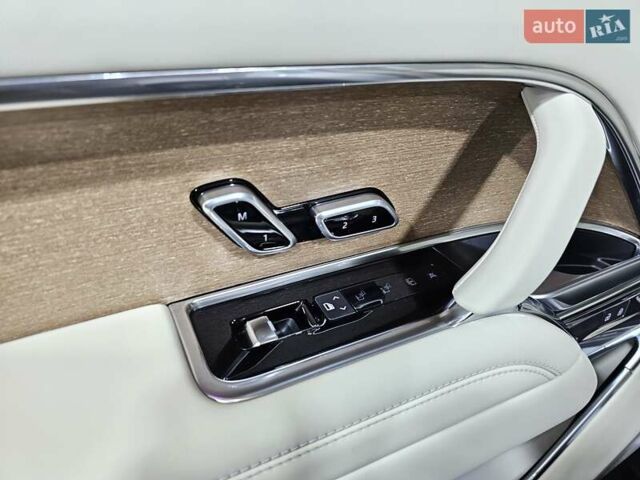 Ленд Ровер Рендж Ровер 2024 у Києві на Automoto.ua Білий Ленд Ровер Рендж Ровер, об'ємом двигуна 4.39 л та пробігом 1 тис. км за 399600 $, фото 13 на Automoto.ua