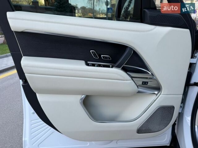 Белый Ленд Ровер Рендж Ровер, объемом двигателя 3 л и пробегом 35 тыс. км за 199000 $, фото 23 на Automoto.ua