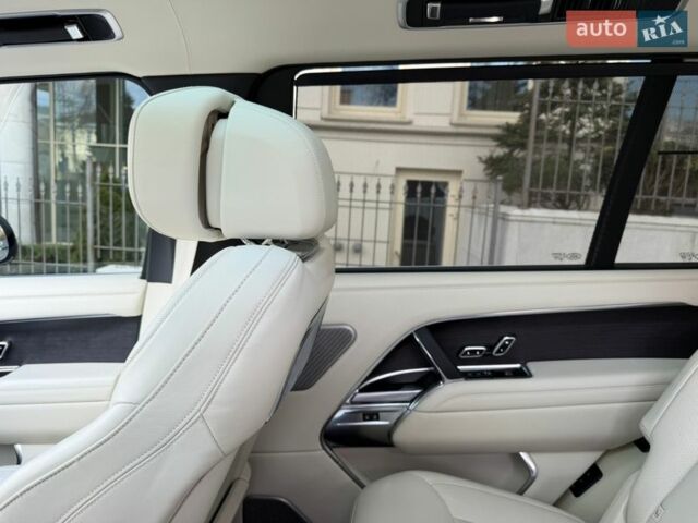 Белый Ленд Ровер Рендж Ровер, объемом двигателя 3 л и пробегом 35 тыс. км за 199000 $, фото 51 на Automoto.ua