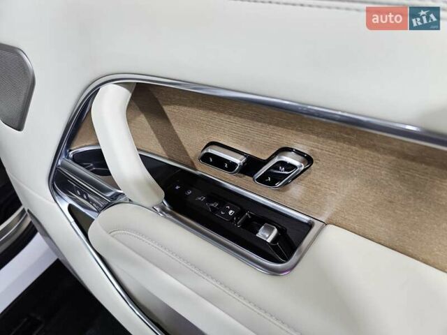 Белый Ленд Ровер Рендж Ровер, объемом двигателя 4.4 л и пробегом 1 тыс. км за 352923 $, фото 26 на Automoto.ua