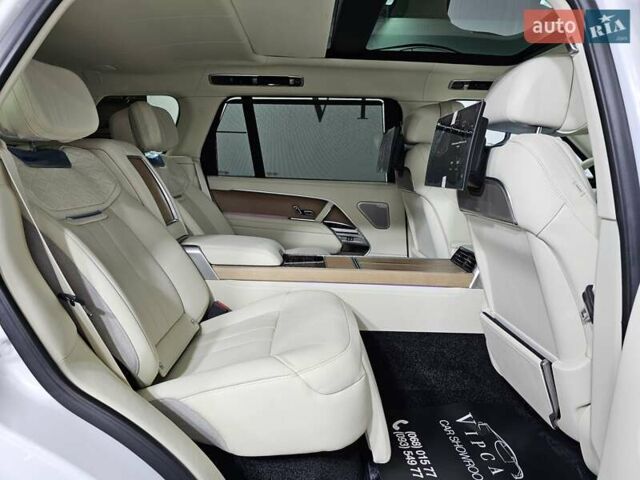 Белый Ленд Ровер Рендж Ровер, объемом двигателя 4.4 л и пробегом 1 тыс. км за 352923 $, фото 35 на Automoto.ua