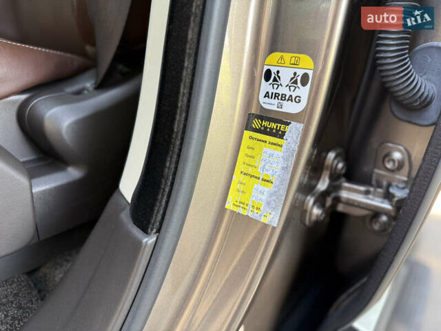 Бежевый Ленд Ровер Рендж Ровер, объемом двигателя 4.4 л и пробегом 208 тыс. км за 39900 $, фото 54 на Automoto.ua