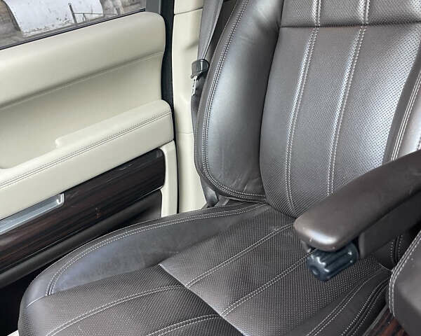 Бежевий Ленд Ровер Рендж Ровер, об'ємом двигуна 4.37 л та пробігом 215 тис. км за 32000 $, фото 5 на Automoto.ua